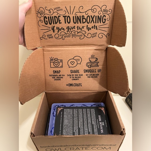 4/$25 or listed price!!⛄️ Owlcrate “Curated for Readers” December 2023 Box - Picture 4 of 8